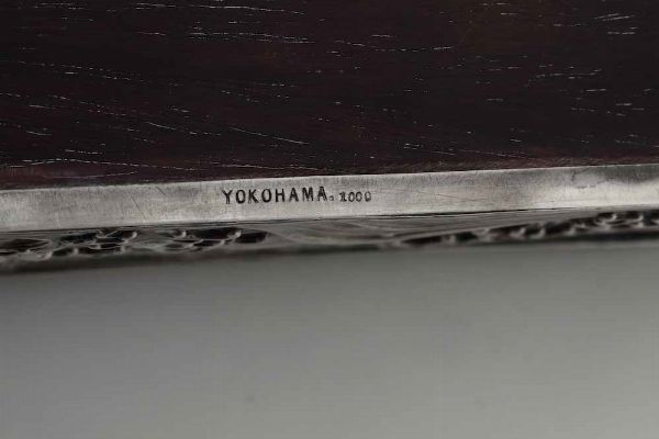 Scatola. Argento fuso, sbalzato e cesellato. Giappone Yokohama XX secolo  - Asta Argenti antichi  - Associazione Nazionale - Case d'Asta italiane