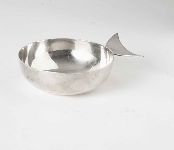 Ciotola. Argento fuso e sagomato. Argenteria milanese del XX secolo. Argenteria Cristofle S.p.A.	  - Asta Argenti antichi  - Associazione Nazionale - Case d'Asta italiane