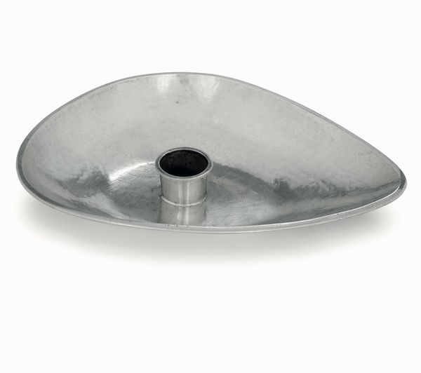 Porta candela. Argento fuso, sagomato e martellato. Argenteria artistica milanese, argentiere Finzi  - Asta Argenti antichi  - Associazione Nazionale - Case d'Asta italiane