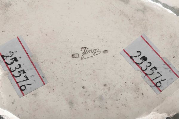 Porta candela. Argento fuso, sagomato e martellato. Argenteria artistica milanese, argentiere Finzi  - Asta Argenti antichi  - Associazione Nazionale - Case d'Asta italiane