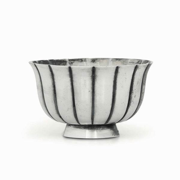 Ciotola. Argento sterling fuso e sbalzato. Argenteria italiana del XX secolo. Argentiere Pampaloni Firenze per Maison Bulgari  - Asta Argenti antichi  - Associazione Nazionale - Case d'Asta italiane