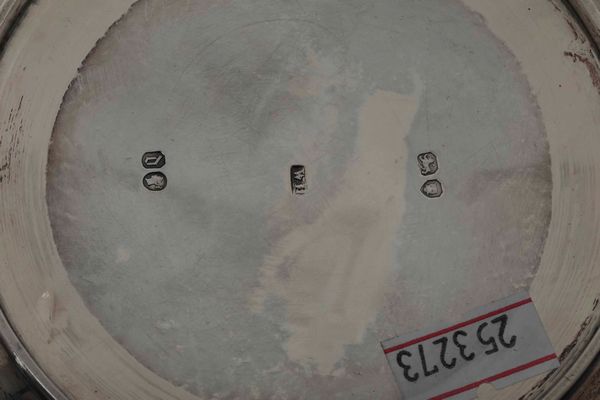 Servizio da t e caff. Argento fuso, sbalzato e cesellato. Marchi della citt di Londra per il 1860 e dell'argentiere WH (non identificato)  - Asta Argenti antichi  - Associazione Nazionale - Case d'Asta italiane