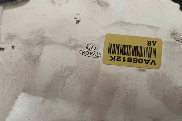 Centrotavola. Argento 900 fuso, sagomato, dorato e cesellato. Manifattura del XX secolo. Italia (?)  - Asta Argenti antichi  - Associazione Nazionale - Case d'Asta italiane