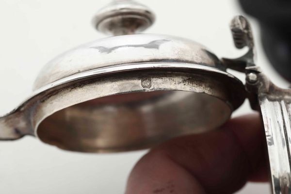 Caffettiera. Argento primo titolo fuso, sbalzato e cesellato. Francia XIX secolo  - Asta Argenti antichi  - Associazione Nazionale - Case d'Asta italiane