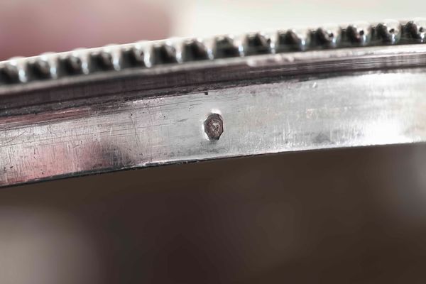 Coppia di portavivande. Argento fuso, sbalzato e cesellato. Francia XIX secolo. Marchio per lesportazione in uso dal 1838 e dellargentiere LB con fiore e stella entro rombo (non identificato)  - Asta Argenti antichi  - Associazione Nazionale - Case d'Asta italiane