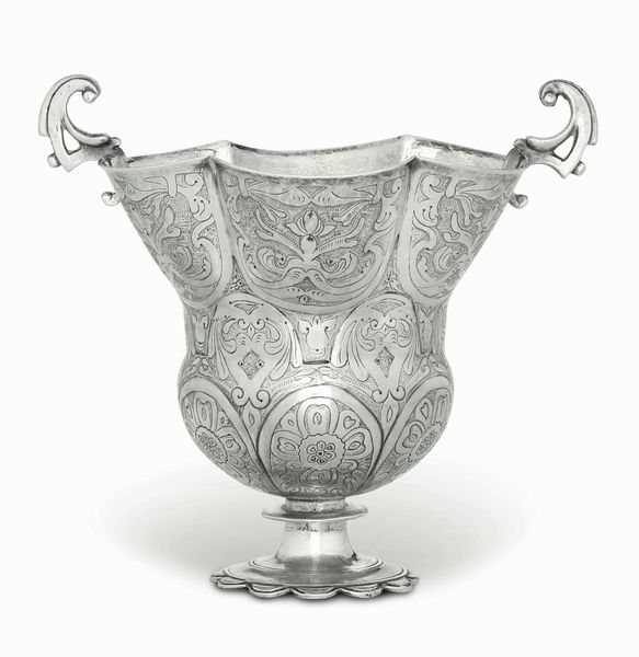 Vaso. Argento fuso, sbalzato e cesellato. Spagna o Colonie, probabile XVIII secolo  - Asta Argenti antichi  - Associazione Nazionale - Case d'Asta italiane