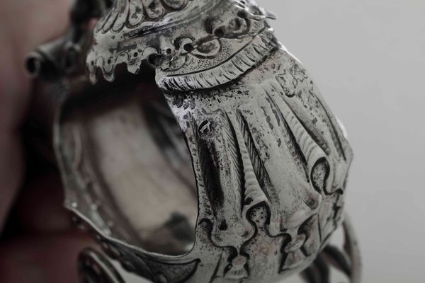 Coppia di saliere in argento fuso, sbalzato e cesellato. Germania, Hanau (?) XIX-XX secolo  - Asta Argenti antichi  - Associazione Nazionale - Case d'Asta italiane