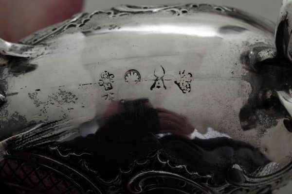 Coppia di salsiere. Argento fuso, sbalzato e cesellato. Germania, Hanau, XIX-XX secolo  - Asta Argenti antichi  - Associazione Nazionale - Case d'Asta italiane