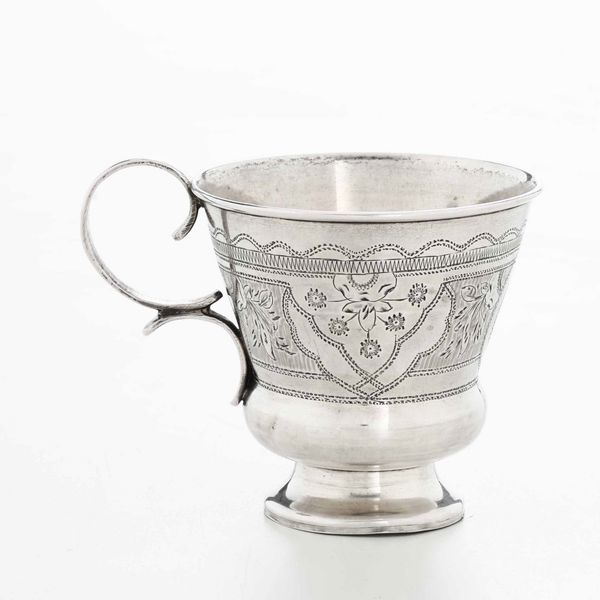 Tazza. Argento fuso, sbalzato e cesellato. Mosca 1874. Assaggiatore Viktor Savinkov  - Asta Argenti antichi  - Associazione Nazionale - Case d'Asta italiane