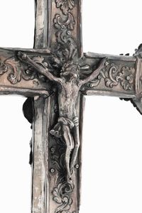 Importante croce processionale. Argento fuso, sbalzato e cesellato. Genova, marchio della Torretta per l'anno (1)779  - Asta Argenti antichi  - Associazione Nazionale - Case d'Asta italiane