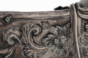 Importante croce processionale. Argento fuso, sbalzato e cesellato. Genova, marchio della Torretta per l'anno (1)779  - Asta Argenti antichi  - Associazione Nazionale - Case d'Asta italiane