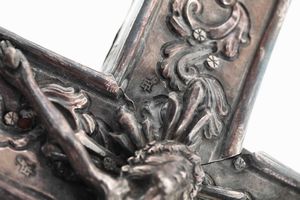 Importante croce processionale. Argento fuso, sbalzato e cesellato. Genova, marchio della Torretta per l'anno (1)779  - Asta Argenti antichi  - Associazione Nazionale - Case d'Asta italiane