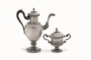 Caffettiera e zuccheriera. Argento primo titolo fuso, sbalzato e cesellato. Genova, primo quarto del XIX secolo. Argentiere LN (non identificato)  - Asta Argenti antichi  - Associazione Nazionale - Case d'Asta italiane