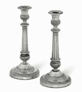 Coppia di candelieri. Argento fuso e sagomato. Genova XIX secolo. Marchi con croce mauriziana e delfino in uso dal 1824 al 1879  - Asta Argenti antichi  - Associazione Nazionale - Case d'Asta italiane