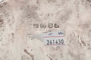 Salver. Argento fuso, sbalzato e cesellato. Marchi della citt di Londra per lanno 1777 e dellargentiere (non identificato)  - Asta Argenti antichi  - Associazione Nazionale - Case d'Asta italiane