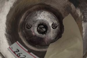 Caffettiera e zuccheriera. Argento fuso, sbalzato e cesellato. Argenteria neoclassica del XIX secolo (Veneto?). Argentiere F.C.  - Asta Argenti antichi  - Associazione Nazionale - Case d'Asta italiane