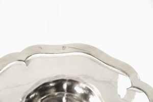 Alzata. Argento fuso, sbalzato e cesellato. StatoPkntificio ultimo quarto del XVIII secolo  - Asta Argenti antichi  - Associazione Nazionale - Case d'Asta italiane