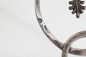 Lucerna. Argento fuso, sbalzato e cesellato. Roma met del XIX secolo. Maestro argentiere Angelo Giannotti (1824-1865)  - Asta Argenti antichi  - Associazione Nazionale - Case d'Asta italiane