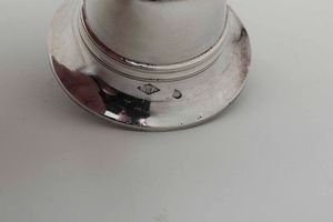 Campanello. Argento fuso, tornito e cesellato. Bologna XIX secolo. Argentiere Gaetano Trombesi (1818-1859)  - Asta Argenti antichi  - Associazione Nazionale - Case d'Asta italiane