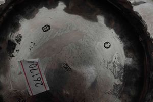 Caffettiera. Argento fuso, sbalzato e cesellato. Londra 1850. Argentiere WH (non identificato)  - Asta Argenti antichi  - Associazione Nazionale - Case d'Asta italiane