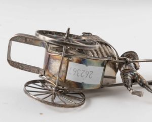 Portastecchini. Argento fuso e sbalzato. Cina XX secolo  - Asta Argenti antichi  - Associazione Nazionale - Case d'Asta italiane