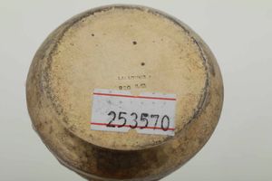 Due coppe e ampolla stile archeologico. Argento fuso, sbalzato, cesellato e dorato. Argenteria artistica greca del XX secolo. Orafo Lalaunis, Atene  - Asta Argenti antichi  - Associazione Nazionale - Case d'Asta italiane