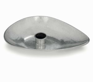 Porta candela. Argento fuso, sagomato e martellato. Argenteria artistica milanese, argentiere Finzi  - Asta Argenti antichi  - Associazione Nazionale - Case d'Asta italiane