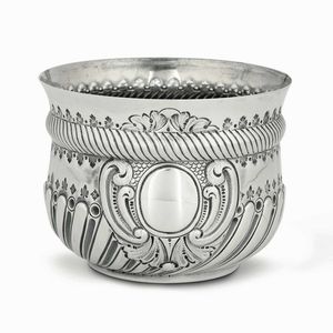 Porta porridge. Argento fuso, sbalzato e cesellato. Mosca 1887, argentiere KA-TS (non identificato)  - Asta Argenti antichi  - Associazione Nazionale - Case d'Asta italiane