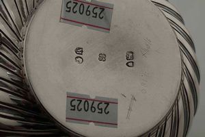 Porta porridge. Argento fuso, sbalzato e cesellato. Mosca 1887, argentiere KA-TS (non identificato)  - Asta Argenti antichi  - Associazione Nazionale - Case d'Asta italiane