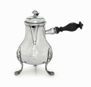 Caffettiera. Argento primo titolo fuso, sbalzato e cesellato. Francia XIX secolo  - Asta Argenti antichi  - Associazione Nazionale - Case d'Asta italiane