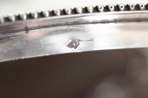 Coppia di portavivande. Argento fuso, sbalzato e cesellato. Francia XIX secolo. Marchio per lesportazione in uso dal 1838 e dellargentiere LB con fiore e stella entro rombo (non identificato)  - Asta Argenti antichi  - Associazione Nazionale - Case d'Asta italiane