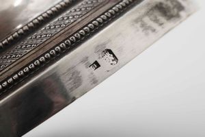 Coppia di candelabri. Argento fuso, sbalzato e cesellato. Svezia, Stoccolma, prima met del XIX secolo, argentiere LP  - Asta Argenti antichi  - Associazione Nazionale - Case d'Asta italiane