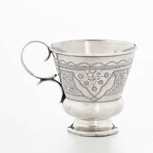 Tazza. Argento fuso, sbalzato e cesellato. Mosca 1874. Assaggiatore Viktor Savinkov  - Asta Argenti antichi  - Associazione Nazionale - Case d'Asta italiane