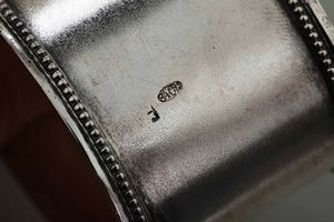 Tete  tete con portauovo. Argento fuso, sbalzato e cesellato. Russia 1908-1917  - Asta Argenti antichi  - Associazione Nazionale - Case d'Asta italiane