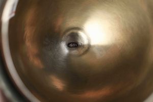 Scatola a forma di uovo. Argento fuso, cesellato, smalti policromi e granati cabochon. Marchio di titolo per la citt di Mosca in uso dal 1908 al 1917  - Asta Argenti antichi  - Associazione Nazionale - Case d'Asta italiane