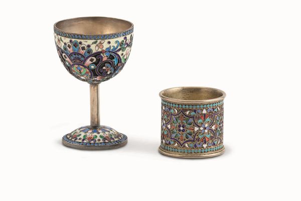 Porta tovaglioli e porta uovo. Argento e smalti colorati. Manifattura russa del XX secolo  - Asta Argenti del XX secolo - Associazione Nazionale - Case d'Asta italiane