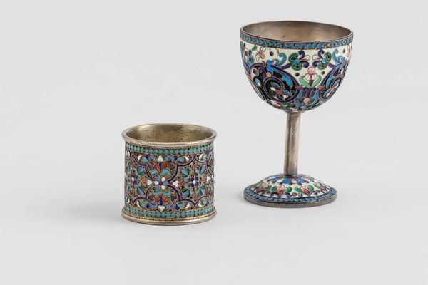 Porta tovaglioli e porta uovo. Argento e smalti colorati. Manifattura russa del XX secolo  - Asta Argenti del XX secolo - Associazione Nazionale - Case d'Asta italiane