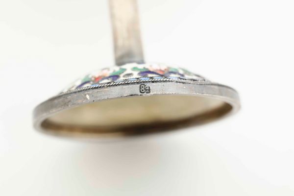 Porta tovaglioli e porta uovo. Argento e smalti colorati. Manifattura russa del XX secolo  - Asta Argenti del XX secolo - Associazione Nazionale - Case d'Asta italiane