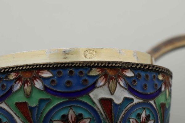 Porta tovaglioli e porta uovo. Argento e smalti colorati. Manifattura russa del XX secolo  - Asta Argenti del XX secolo - Associazione Nazionale - Case d'Asta italiane