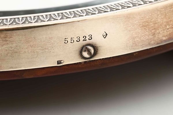 Grande specchio da toelette in argento fuso e dorato. Manifattura europea (Francia?) inizio XX secolo. Bollo di importazione russo in uso dal 1908 al 1917  - Asta Argenti del XX secolo - Associazione Nazionale - Case d'Asta italiane