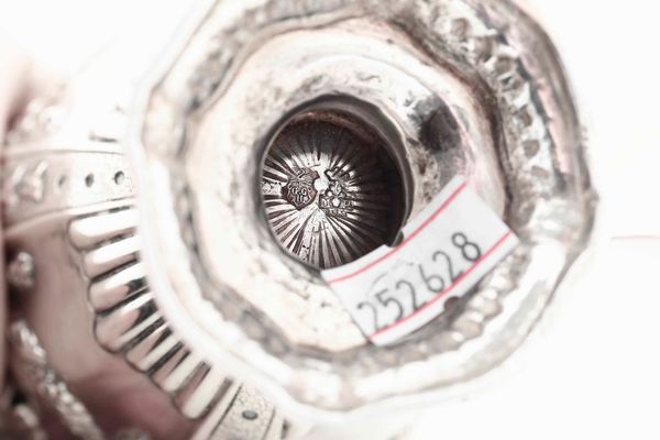 Salsiera. Argento fuso, sbalzato e cesellato. Londra 1742. Argentiere Joseph Sanders  - Asta Argenti del XX secolo - Associazione Nazionale - Case d'Asta italiane