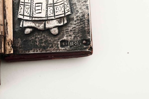 Trittico con Madonna e Santi. Icona su legno e riza in argento sbalzato, traforato e cesellato. Arte russa, fine XIX secolo  - Asta Argenti del XX secolo - Associazione Nazionale - Case d'Asta italiane