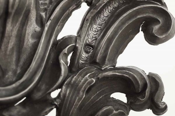 Acquasantiera con raffigurazione di San Luigi Gonzaga. Argento sbalzato, traforato e cesellato. Genova, bollo della �Torretta� per l�anno (1)762  - Asta Argenti del XX secolo - Associazione Nazionale - Case d'Asta italiane