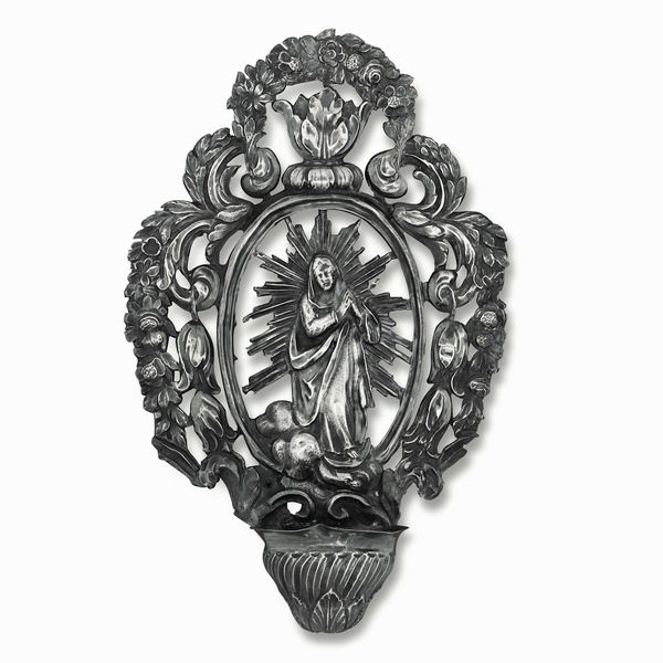Acquasantiera con Vergine Immacolata. Argento sbalzato, traforato e cesellato. Genova XVIII-XIX secolo  - Asta Argenti del XX secolo - Associazione Nazionale - Case d'Asta italiane