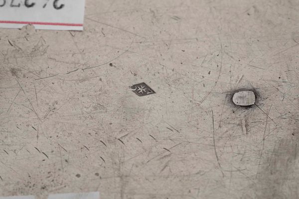 Mostardiera. Argento fuso, sagomato e cesellato. Piemonte o Francia XIX secolo  - Asta Argenti del XX secolo - Associazione Nazionale - Case d'Asta italiane