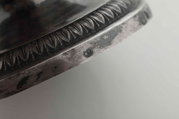 Caffettiera e zuccheriera. Argento primo titolo fuso, sbalzato e cesellato. Genova, primo quarto del XIX secolo. Argentiere LN (non identificato)  - Asta Argenti del XX secolo - Associazione Nazionale - Case d'Asta italiane