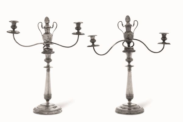 Coppia di candelabri. Argento fuso, sagomato e cesellato. Genova XIX secolo  - Asta Argenti del XX secolo - Associazione Nazionale - Case d'Asta italiane