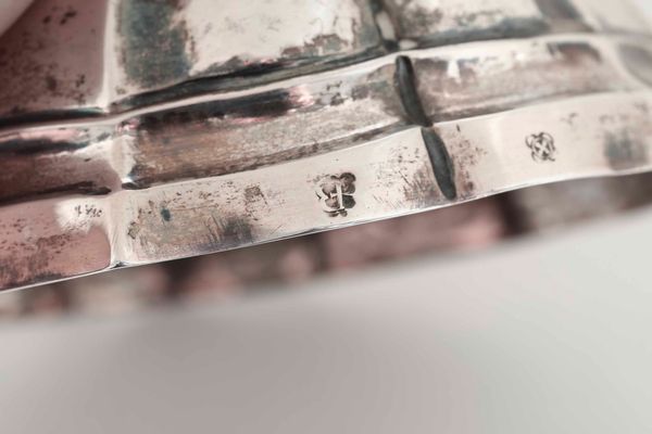 Coppia di candelieri. Argento fuso, sbalzato e cesellato. Reggio Emilia seconda met� del XVIII secolo. Marchio dell�argentiere FB (?) non identificato  - Asta Argenti del XX secolo - Associazione Nazionale - Case d'Asta italiane