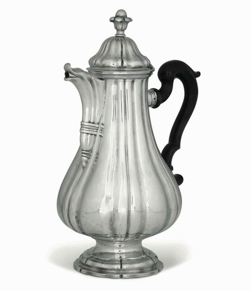 Caffettiera in argento fuso, sbalzato e cesellato. Bologna 1775-1780, argentiere Camillo Canali, saggiatore Ubaldo Sconzini  - Asta Argenti del XX secolo - Associazione Nazionale - Case d'Asta italiane