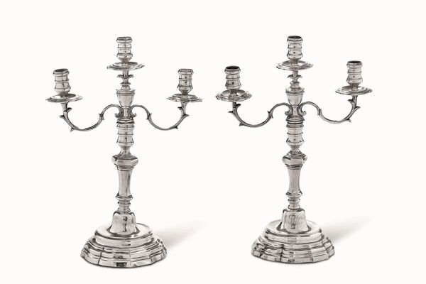 Coppia di doppieri Argento fuso, sbalzato e cesellato Roma 1795 - 1799 marchio dell�argentiere consunto di difficile lettura  - Asta Argenti del XX secolo - Associazione Nazionale - Case d'Asta italiane